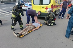 Сотрудники МЧС России постоянно отрабатывают свои профессиональные навыки по тушению пожаров на практических занятиях и совершенствуют различные технологии проведения аварийно-спасательных работ в условиях дорожно-транспортных происшествиях различного уро