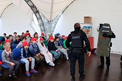 Бойцы ОМОН «Авангард» провели урок мужества в Музее Победы, приуроченный ко Дню Государственного флага РФ