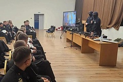 Спецназ Росгвардии провёл урок мужества для студентов московского колледжа   