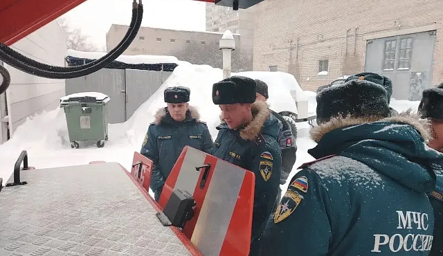 В столичном гарнизоне продолжается обучение по работе с современной пожарной техникой